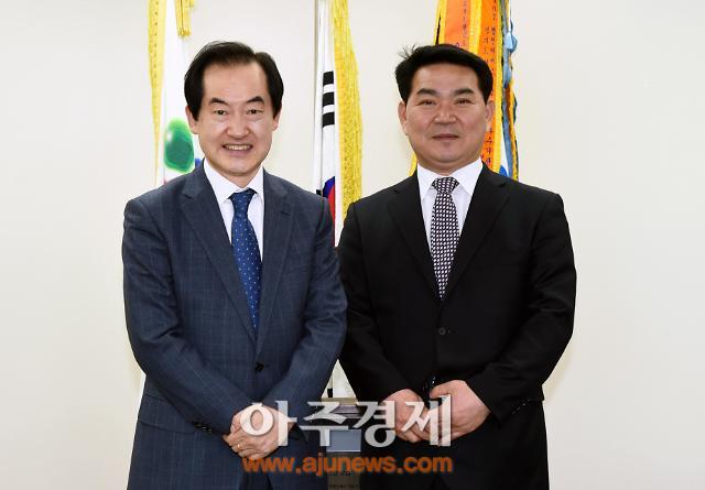 〈포토〉 한국자산관리공사 지부장 만난 안병용 의정부시장
