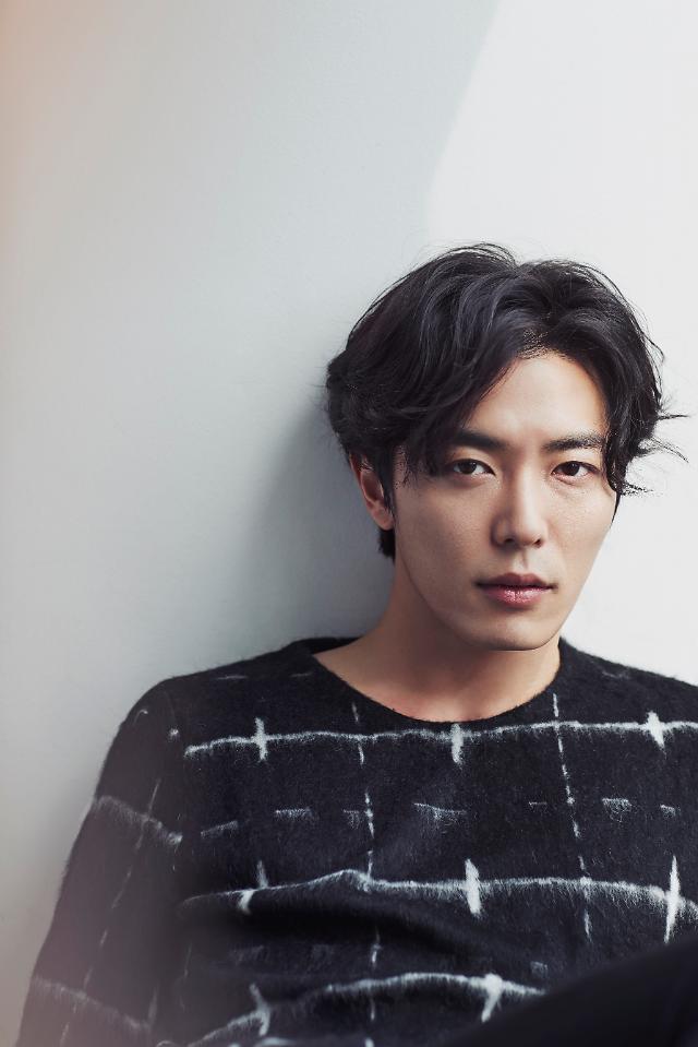 배우 김재욱 