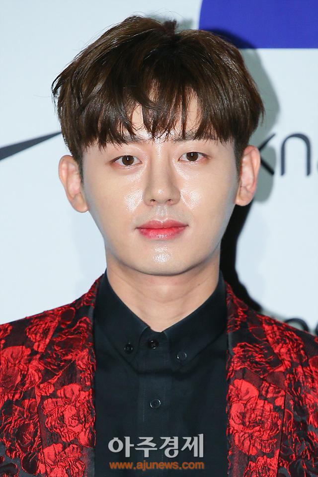 [AJU★이슈] 이지훈 측 도회지와 열애? 최근 결별…바쁜 일정으로 소원해졌다