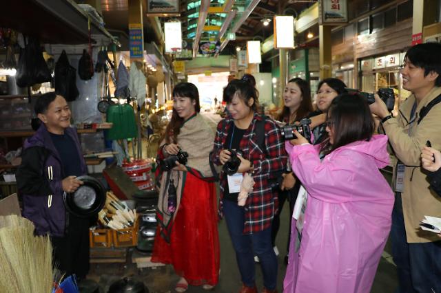중국 파워블로거, ‘청주‧전주 전통시장’ 방문…“전통‧젊음 공존에 깜짝”