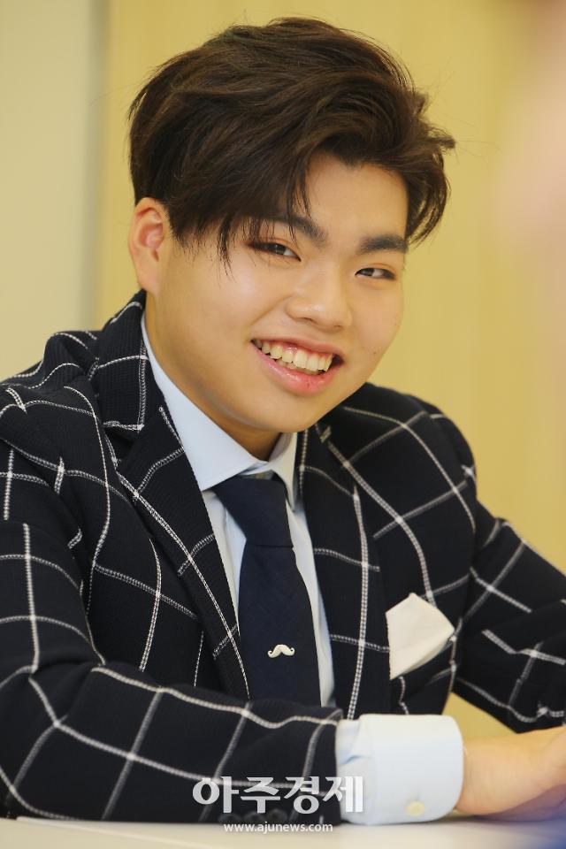 [아주스타픽] 입덕을 부르는 밴드 더 이스트라이트, 어려도 당신의 남자 