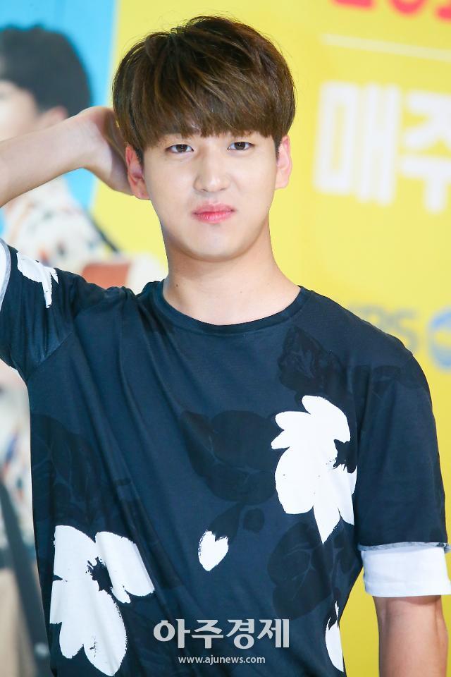 B1A4 바로, 새 둥지서 배우로 본격 새 출발…김혜수·송강호 소속사 호두앤유와 전속계약 체결 