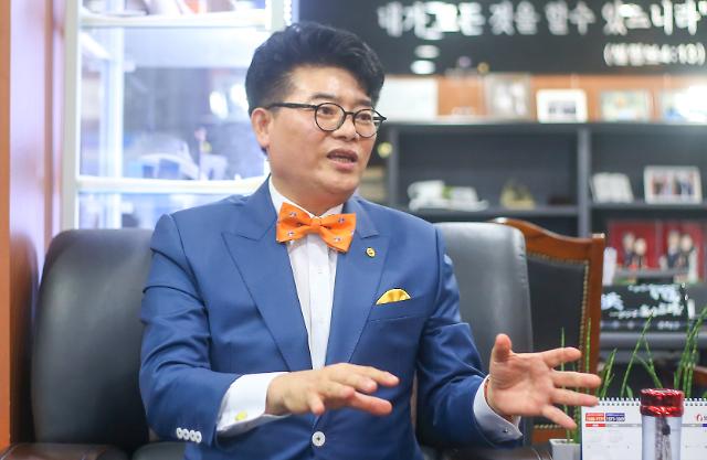 [데스크, 아주人 만나다] 최철홍 보람그룹 회장 “상조업, 당당한 산업군 인정받을 때 됐다 