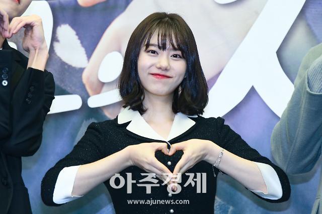 [포토] 김소혜, 코 찡긋 하트 (최고의 치킨) 