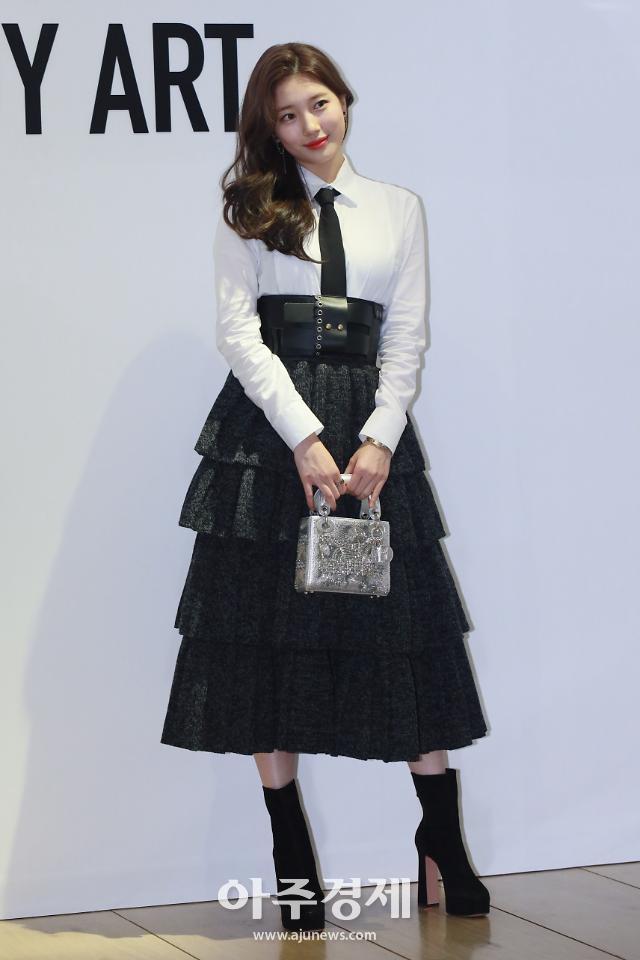 디올, 디올 레이디 아트#3 전시 개최 기념 수지 포토월 개최 