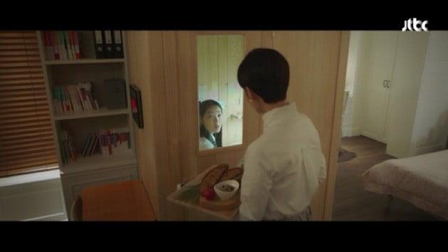 스터디큐브, 사도세자 뒤주에서 예서 책상으로 대반전…돈 주고도 못사는 인기 아이템 등극 