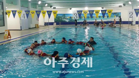 의왕도시공사, 초등학생 대상 생존수영 프로그램 확대 운영 