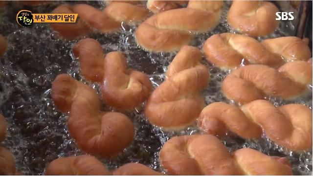 부산 꽈배기, 삶은 옥수수 전분 하루 숙성하고 연근·땅콩 반죽 섞어 