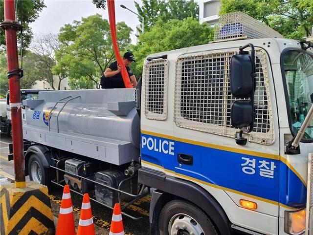 인천경찰, 급수차 활용 학교에 수돗물 공급 