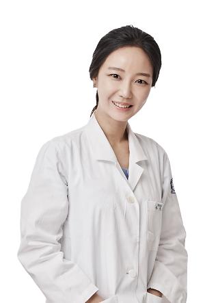 [건강컬럼]피부 건강을 지키는 여름 필수템 3가지…가톨릭대 인천성모병원 피부과 우유리교수 