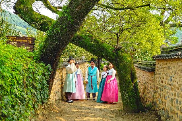 산청군, 남사예담촌 한복 인증샷 서비스