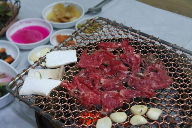 [백년 맛집] ㉑대한식당… 주문 즉시 양념 버무려 주는 ‘광양 불고기’