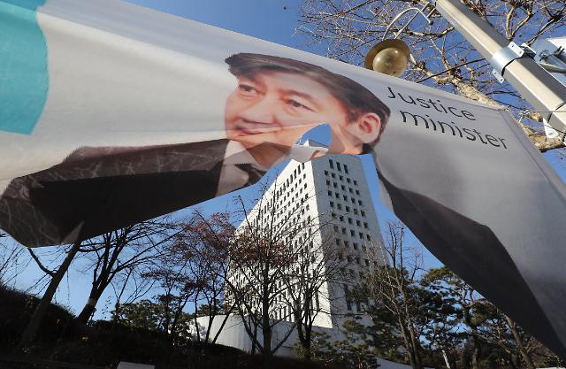 조국 '뇌물수수 혐의' 기소에...與野 “궁색한 결과” vs “시작에 불과”