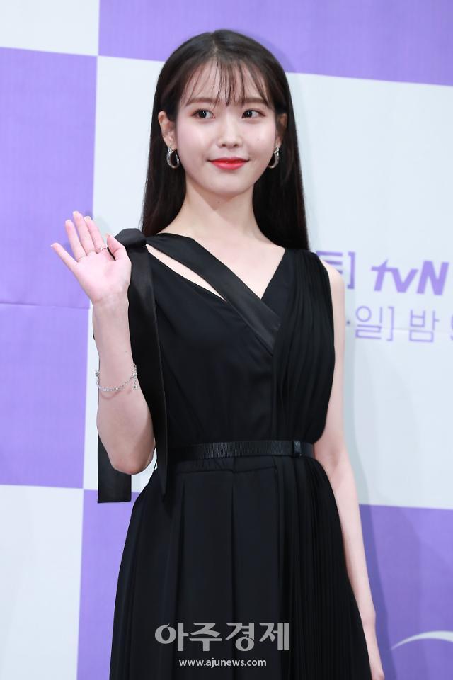 아이유, 신생 이담엔터와 전속 계약…12년 지기 매니저와 의리