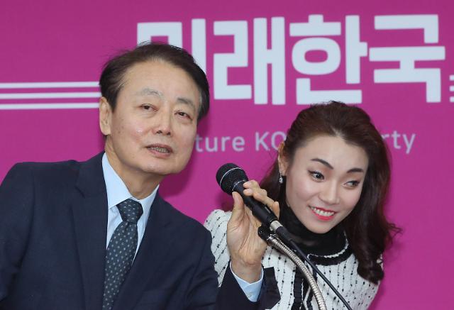 미래한국당, 시각장애인 피아니스트 김예지 1호 영입