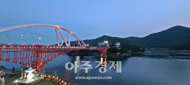 [기수정의 여행 in] 짚트랙 타고 콰이강의 다리 걷고…스릴·낭만 2중주 만끽한 창원 여행