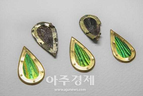 바둑돌·비단벌레 금동 장식...경주 고분서 나온 신라 여성 호화 장신구