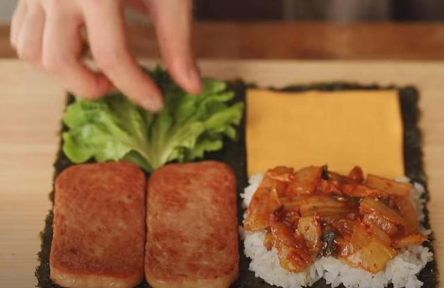 접어먹는 김밥 SNS 대란...그냥 김밥보다 쉽다