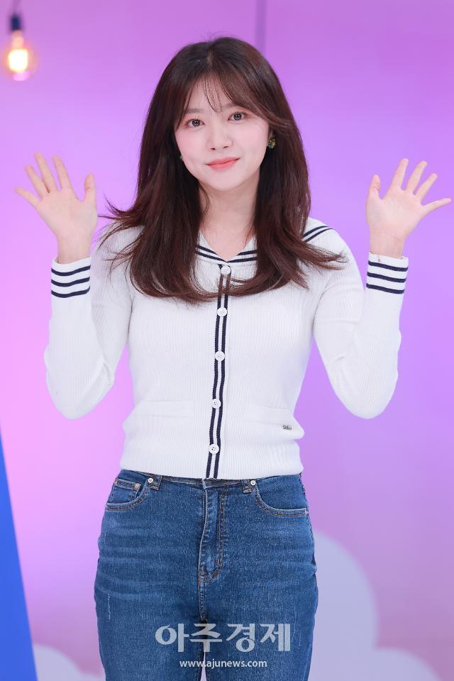 [포토] 라붐 해인, 반갑게 손인사