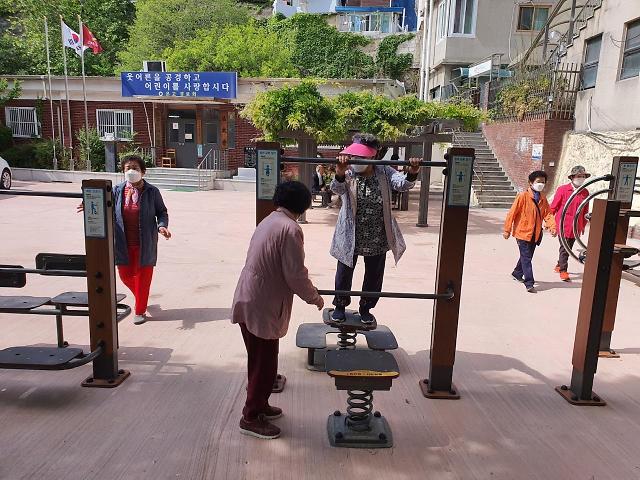 종로구, ‘우리동네 어르신놀이터’ 조성…특화 운동기구 설치