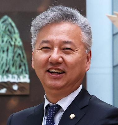 남양유업 노쇼 논란에··· 홍성국 의원 오너 경영 폐해 모든 것 보여줘 비판