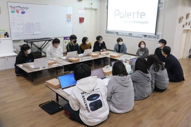 스마일게이트 희망스튜디오-어썸피스, 지역아동센터에 IT 기기 후원