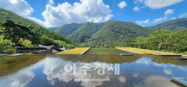 폐공장의 변신 팔복예술공장…BTS 화보촬영지 아원고택 인기