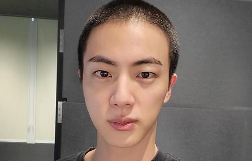 입대 D-1 BTS 진, 까까머리 공개…생각보다 귀엽다