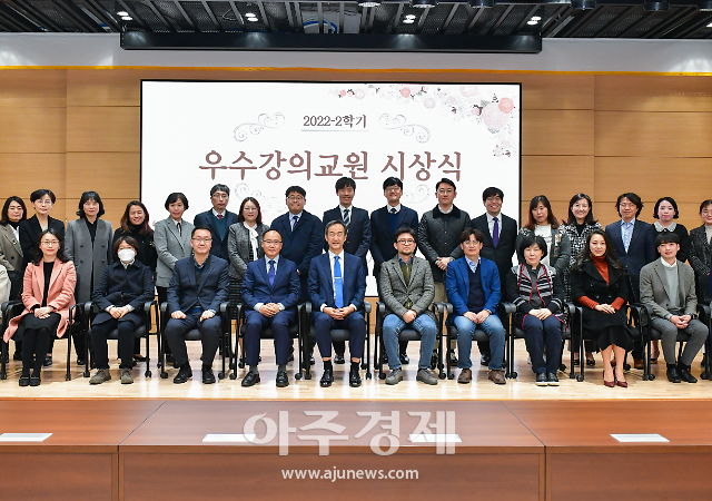 창원대, 2022 방위산업 전문인력 양성사업 수료식 열어 外