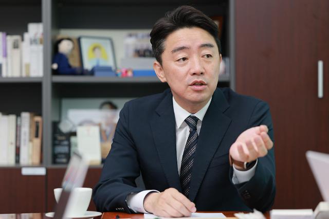 베트남서 온 강훈식 등 더미래 의원들, 李 거취 등 목소리 낸다
