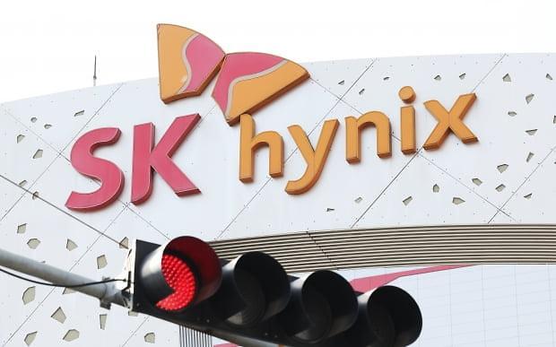 [특징주] SK하이닉스, 日 반도체 부품 수출 규체 해제 소식에 4%대 급등