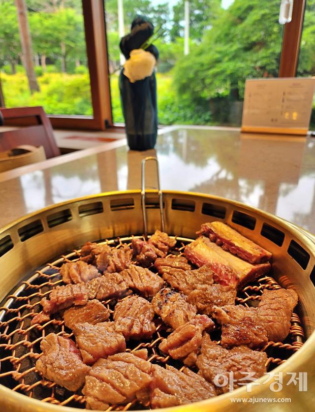 [기수정의 여행 미학] 한우 맛에 반하고 풍류에 취하고…예가 바로 낙원일세
