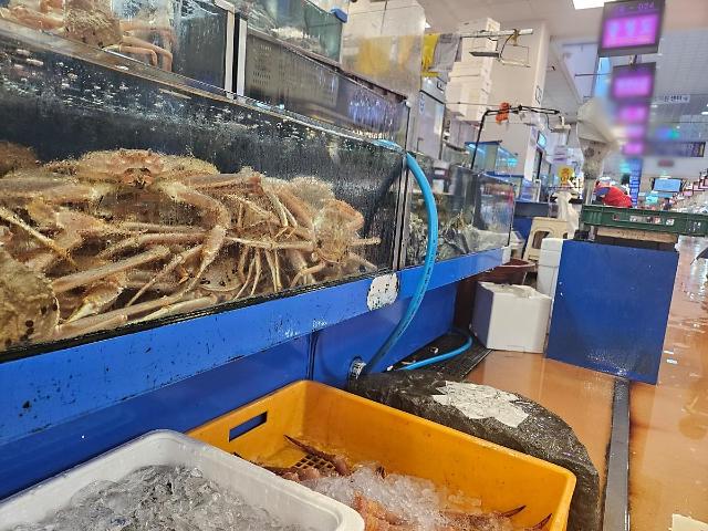 [르포]日오염수 방류 개시, 수산시장·횟집 찬바람...후기 쓰면 서비스