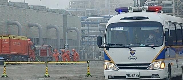 [르포] 화학공장 추가폭발 막아라…화재 진압부터 방제·대피까지 일사분란