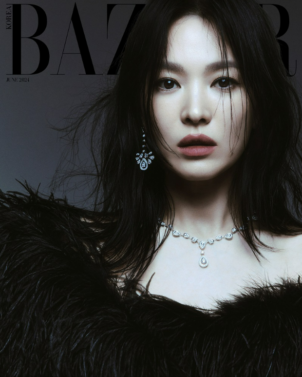 [슬라이드 포토] 송혜교 숨막히는 화보...주얼리보다 더 눈에 들어오는 완벽외모