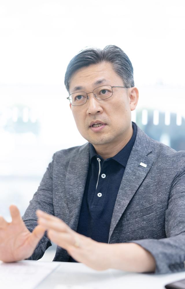 [아주초대석] 이성찬 한국앤컴퍼니 상무 납축전지 이어 리튬이온까지…에너지 종합 솔루션 노린다