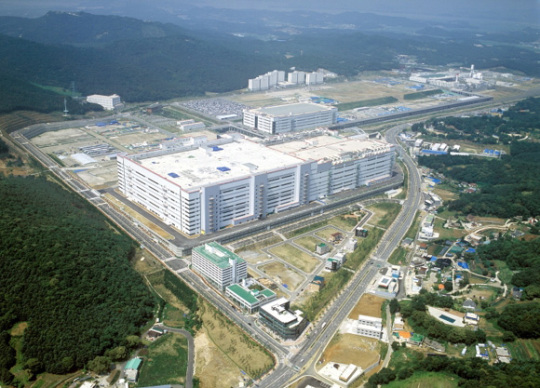 LG디스플레이, 파주 8세대라인 가동…월 2만장 생산