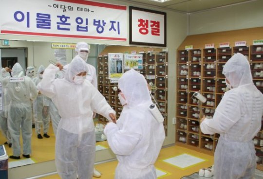 훼미리마트 “즉석 섭취식품 공장에 놀러오세요”