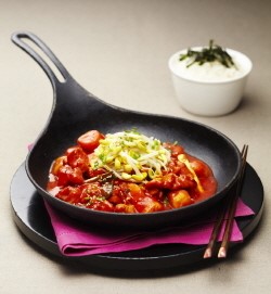 스쿨푸드, 신메뉴 ´철판콩닭´ 출시