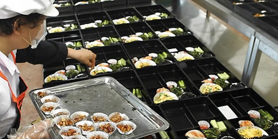 우리는 살고 싶다!...도시락 전문기업의 눈물겨운 생존기