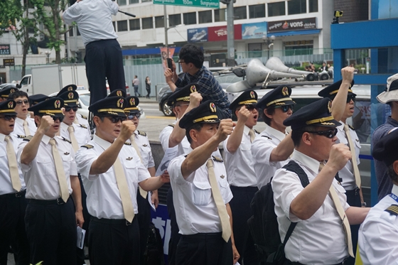 [포토] 대한항공 조종사들, 서소문 청사서 집회