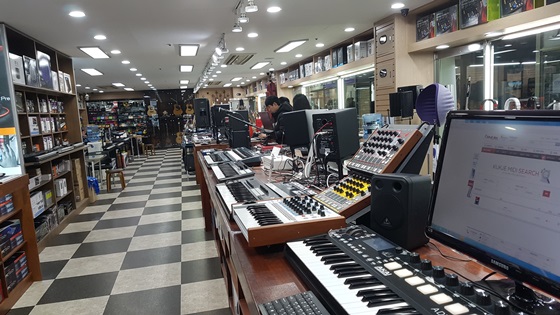 영창뮤직, 서울 낙원상가 활성화 나선다…방문만 해도 선물