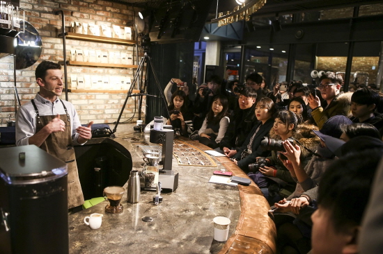 이디야커피, 세계적 바리스타 데일 해리스 초청 이벤트