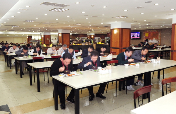 [포토] 코로나19 확산 막자…SK건설, 구내식당 4부제 운영