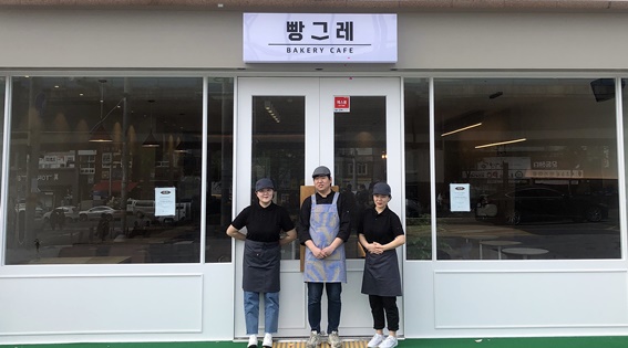 하이트진로 지원 청년들 자립형 베이커리 카페 오픈