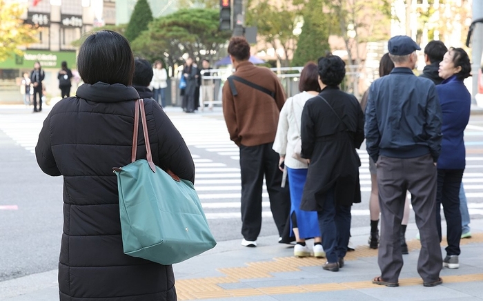 [내일(18일) 날씨] 쌀쌀한 출근길…최대 20도 일교차 ‘주의’