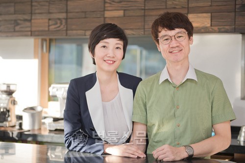[인터뷰] 변호사 아내에 바리스타 남편… 눈길끄는 이색 카페 법률사무소