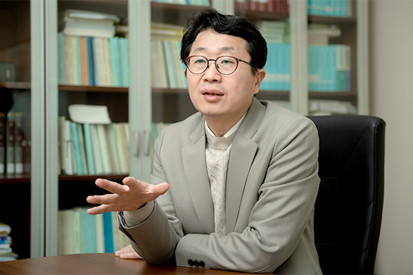 “현실과 미래를 잇는 화두를 찾기 위해 나설 것”… 이정엽 서울회생법원 부장판사