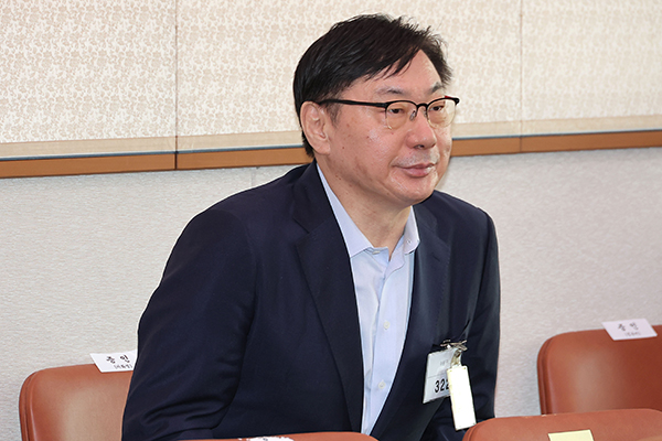 '이화영 술파티 위증 의혹' 검찰 기피신청에 재판 중단