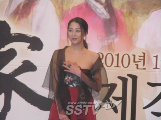 [VOD] 명가 한고은 “한복의 장점은…”